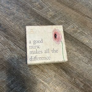 “A good nurse makes all the difference” decorative sign.